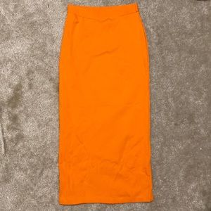 NWOT Zara midi skirt. Never wore it & it’s time to purge some of my items ☺️